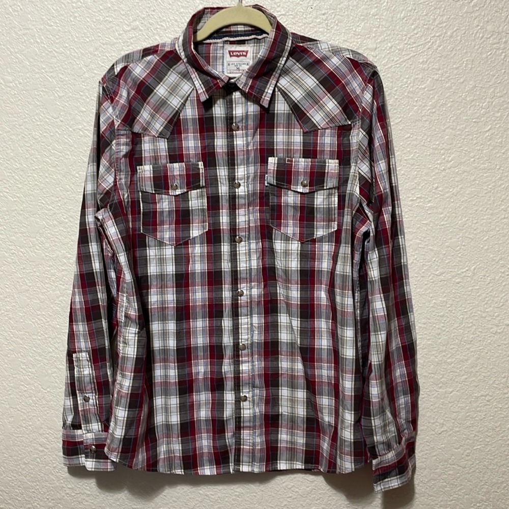 Levi's Men's Plaid Snap Front Shirt. Very Good Condition. Size Medium.